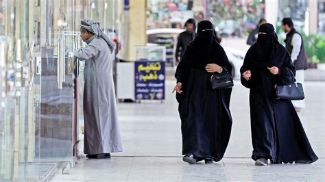 Saudi Arabien Saudische Frauen Dürfen Erstmals Fußballspiel Besuchen Zeit Online