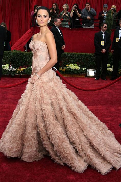 70 Best Oscars Dresses Of All Time History Of Academy Awards Fashion