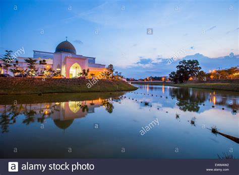 B46, ground floor, jalan dato lim hoe lek, 25200 kuantan, pahang, malaysia. Blue hour sunrise at UIAM Mosque, Kuantan Pahang, Malaysia ...