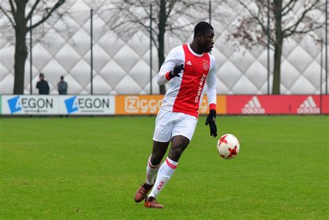 In the current club almere samuel brobbey this seasons has also noted 0 assists, played 0 minutes, with 0 times he played. Dag 2 - ABN Amro Future Cup: Ajax O17 met speels gemak ...