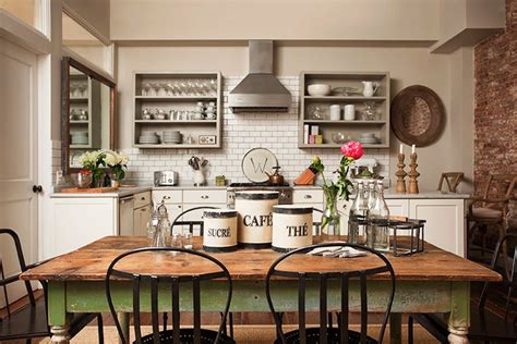 The home decor market is always evolving. Decorating: Simple Ideas To Make Your Rustic Farmhouse ...