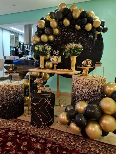 Aluguel Mini Table Preto E Dourado Universo Decorado