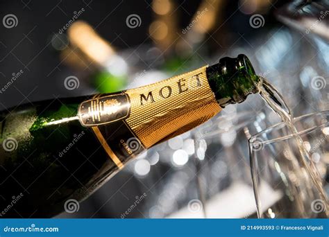 Moet And Chandon Champagne Tasting In Event Pour And Serving The