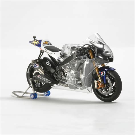 Not just that, it uses the same engine that is fitted in the fazer version 2.0 which makes it more efficient and durable. Yamaha YZR-M1 2009 - Tamiya 14128 | kingshobby.com