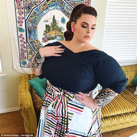 tess holliday snaps airport selfie in dump trump t shirt daily mail online