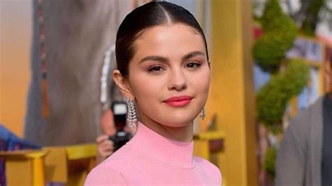 Selena Gomez Announces Her Makeup Brand Rare Beauty