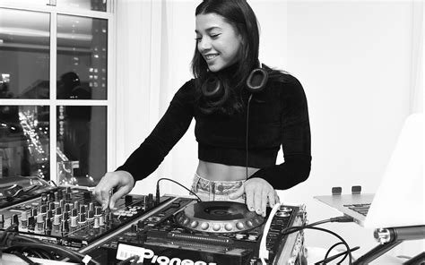 Hannah Bronfman Preveyor