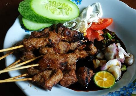 Sajian kalio daging adalah salah satu sajian hidangan makanan yang lezat yang diolah dengan bumbu dan rempah yang begitu kaya. Resep Sate daging rusa kuah kecap oleh Mama Athariz - Cookpad