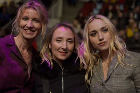 Une comédie loufoque dans laquelle les membres d'une famille s'échangent leur corps. PHOTOS - Alexandra Lamy et sa fille Chloé Jouannet ...