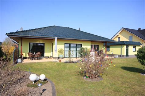 Bungalow in leipzig kaufen & nur auf einer ebene wohnen: Sehr gepflegtes Einfamilienhaus im Bungalowstil mit Garage ...