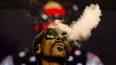 Snoop Dogg Isnt Quitting Weed Heres What He Really Meant By ‘giving