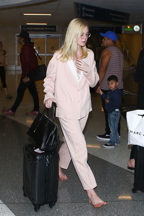 Elle Fanning Went Barefoot At Lax Airport Teen Vogue