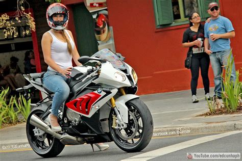Pin By Esbklife On Ladies And S1000rrs Motorcycle Women Biker Girl