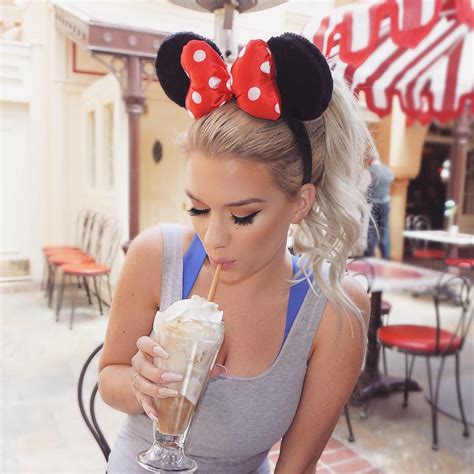 Samantha Ravndahl On Instagram “🎀” Disneyland Outfits Disneyland Pictures Disney Pictures