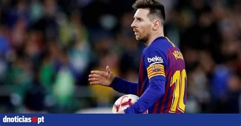 Fc Barcelona Com ‘hat Trick De Messi Vence Betis E Aumenta Vantagem