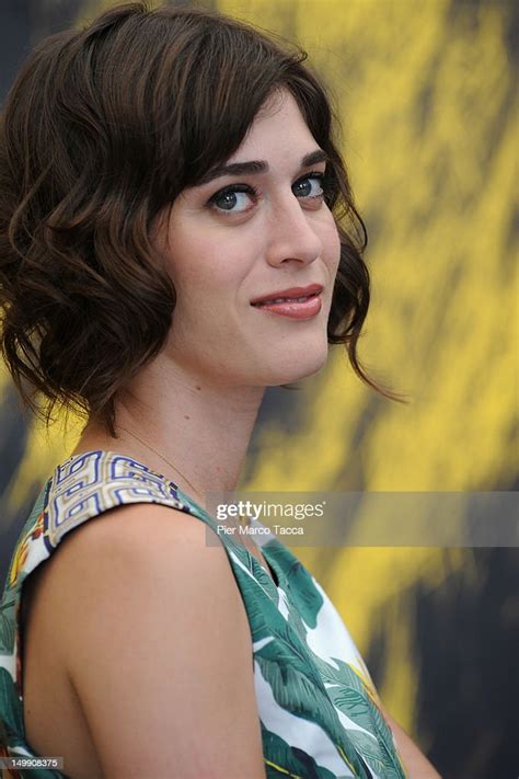 Actress Lizzy Caplan Attends Bachelorette Press Conference At 65th News Photo Getty Images