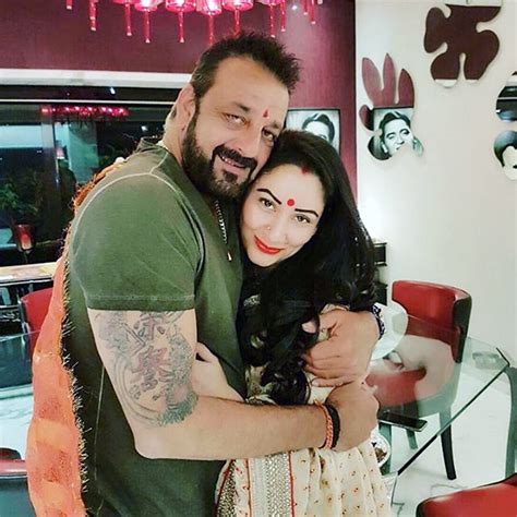 this video of sanjay dutt dancing with wife manyata will make your day watch bollywood news