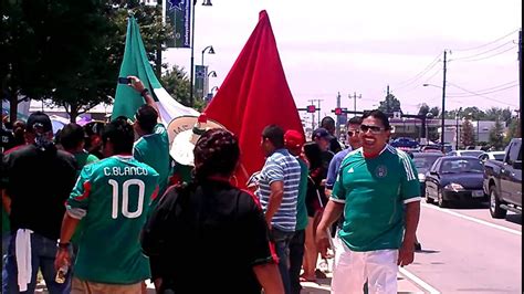 La 'canarinha' fue la que menos apuros pasó este sábado 31 de julio, a pesar de que ganó por la mínima en saitama gracias a un derechazo. Mexico Fans vs Brasil Dallas Cowboys Stadium - YouTube