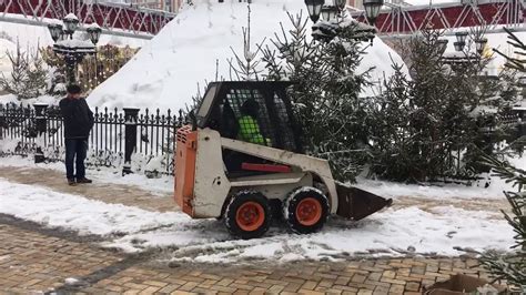 Прибирання снігу на Софіївській площі Bobcat S70 Snow Cleaning Youtube