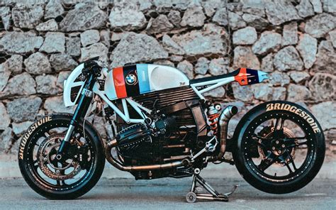 How long can she keep her real self a secret? Lucky Bull 77 - Inazuma café racer