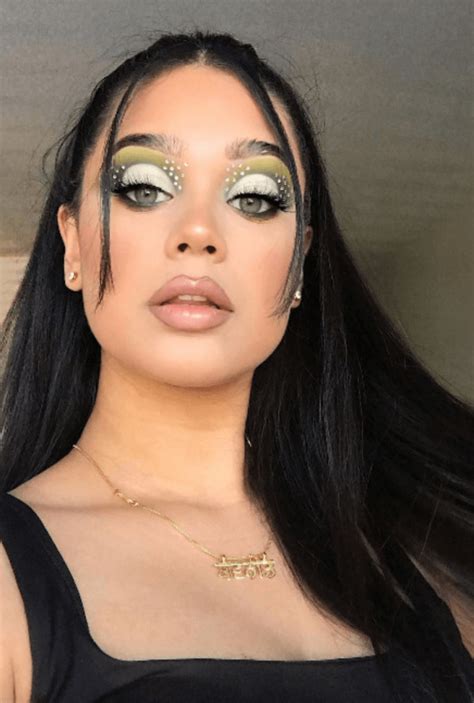 2022 Makeup Trend Alert Rhinestone Eye Makeup The Crystal Infused Makeup Trend Is Here To Stay