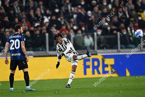Juan Cuadrado Juventus Hakan Calhanoglu Inter Editorial Stock Photo Stock Image Shutterstock