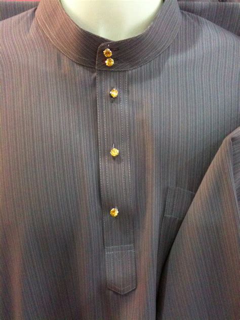 Button gold jewelry or gold is used as a rugged its button. TO THE WORLD I MAY BE ONE: Baju Melayu : A Lapsed Identity