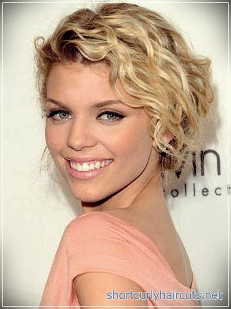 Look Absolutely Different By Trying Out The Curly Short Hairstyles Women 2018
