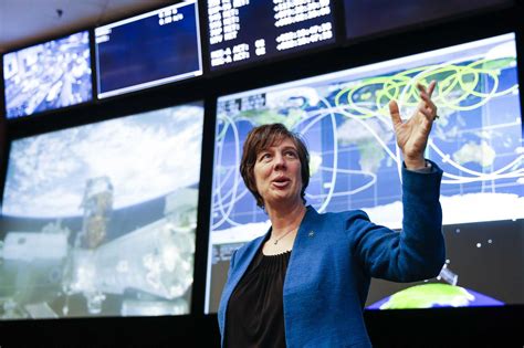 Mission Controls First Female Chief Flight Director Stands As Nasa Role Model And Team Builder