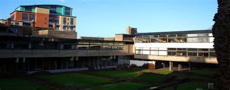 The main campus is south of the city centre, adjacent to victoria park. File:Vaughan College, University of Leicester.jpg ...