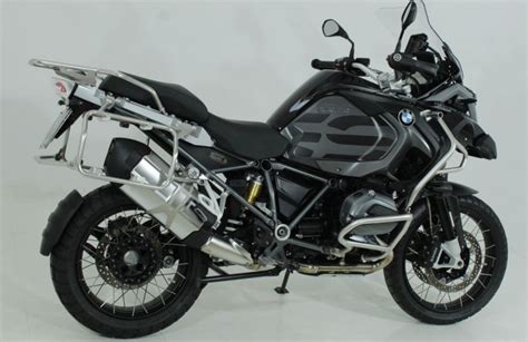Wouldn't it be grand if all we ever did was point the r 1250 gs hp (an adventure spec with some mostly cosmetic changes) to points far away with nothing but dirt between here and there? BMW R 1200 GS Adventure Triple Black 2017/2018 - Salão da ...