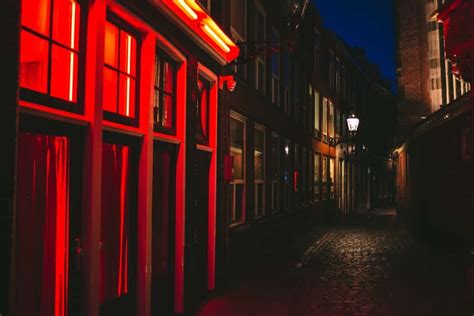 This kind of red light district is not only found in amsterdam. Red Light District Tour Amsterdam: Amsterdam's world ...
