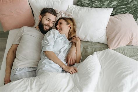Best Cuddling Positions To Try Out Whatsdalatest