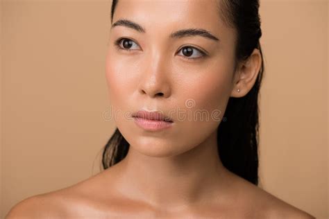 Belle Fille Asiatique Nue Regardant Loin Image stock Image du normal santé