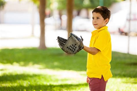 How To Catch A Baseball Kids Guide To Baseball