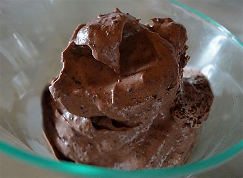 Chocolate peppermint mousse is deliciously rich & creamy with a refreshing peppermint hit. Variation von Mousse au chocolat | Rezept | Nachtisch ...