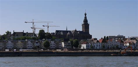 Met een beetje geluk kun je een ook kun je buiten het centrum voor een lagere huurprijs een grotere huurwoning in nijmegen huren. Nijmegen blog: Foto's bij de Waal (Nijmegen-Lent).