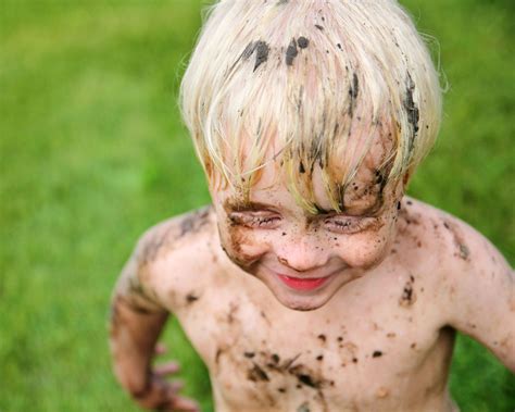 Should You Let Your Kid Eat Dirt Allergy Protection For Kids Your