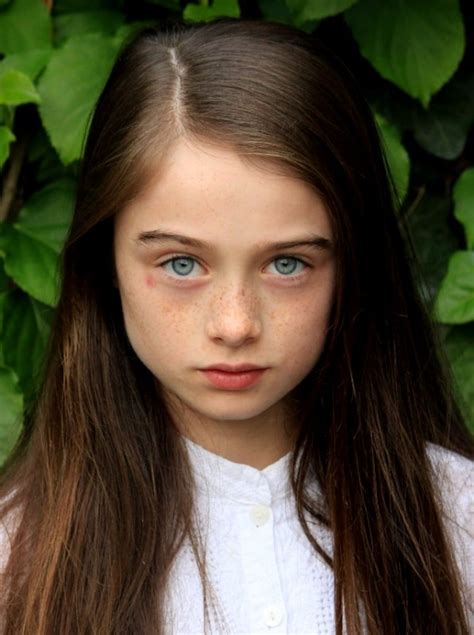The following weapons were used in the film single white female: Raffey Cassidy
