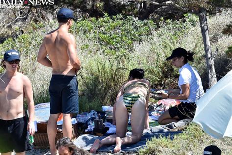 Photos Orlando Bloom Butt Naked On The Beach While On
