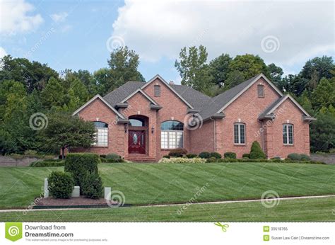 Midwest Suburban Brick Home Stock Image Image Of Lawn Ohio 33518765