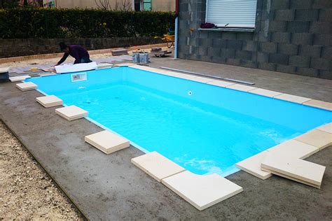 Si vous avez fait construire une piscine chez vous. Piscine coque et aménagement - Aménagement extérieur