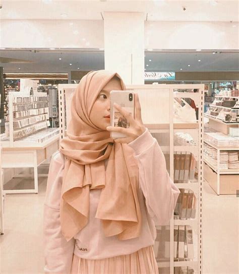 Mirror Selfie Hijab Model Pakaian Gaya Berpakaian Wanita