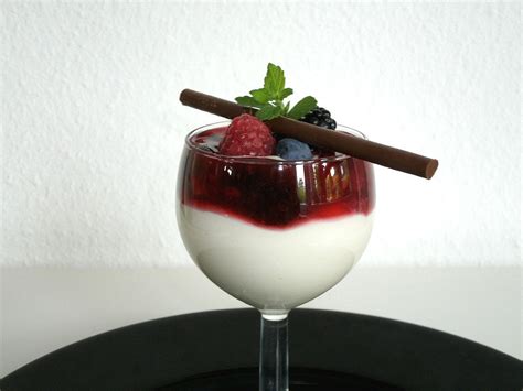 Mascarpone-Quark-Traum mit Roter Grütze von Hannover Girl Chefkoch