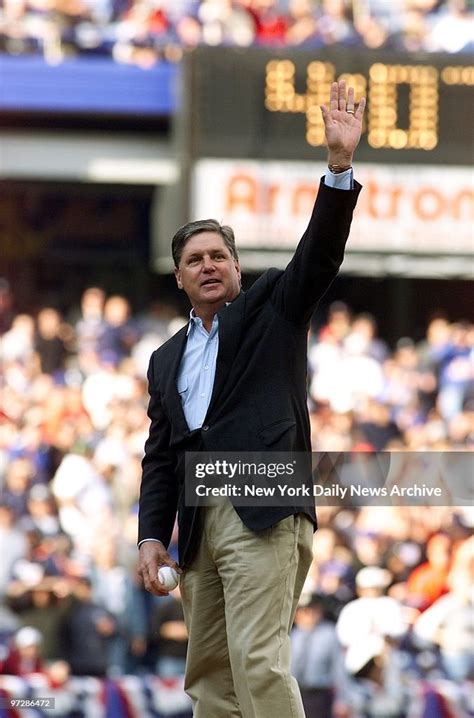 Former Mets Pitcher And Hall Of Famer Tom Seaver Waves To Fans At