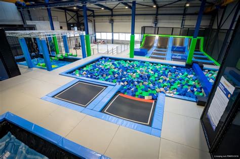 Herumlaufen Fackeln Stange Jumping Jacks Trampoline Park Morgen Sehr Viel Nur