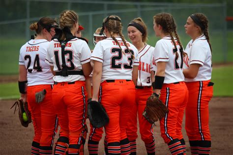Lady Tigers Slug Their Way To Another Win Republic Tiger Sports
