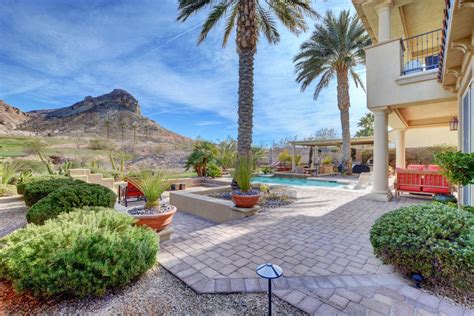Vi tænder op under vores store udvalg af spændende grillprodukter fra det innovative canadiske kvalitetsbrand napoleon og amerikanske. ULTIMATE BACKYARD LIVING IN LAKE LAS VEGAS | Nevada Luxury ...