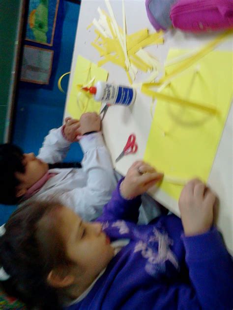 Esta bandera argentina está armada a partir de 15 módulos de papel de 9.5 x 9.5 cm cada uno. EDUCACIÓN PLÁSTICA EN LA 18: Trabajos para el ACTO DEL DIA ...