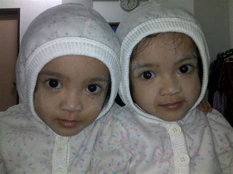Namun, ada kabar baik untuk pasangan yang sangat menginginkan untuk bisa memiliki anak kembar. Geng Kembar Dot Com - Kisah-kisah anak kembar yang mencuit ...